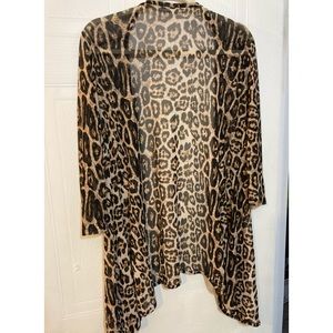 Leopard print kimono style cardigan. 3/4 sleeve, size Small/Medium.
